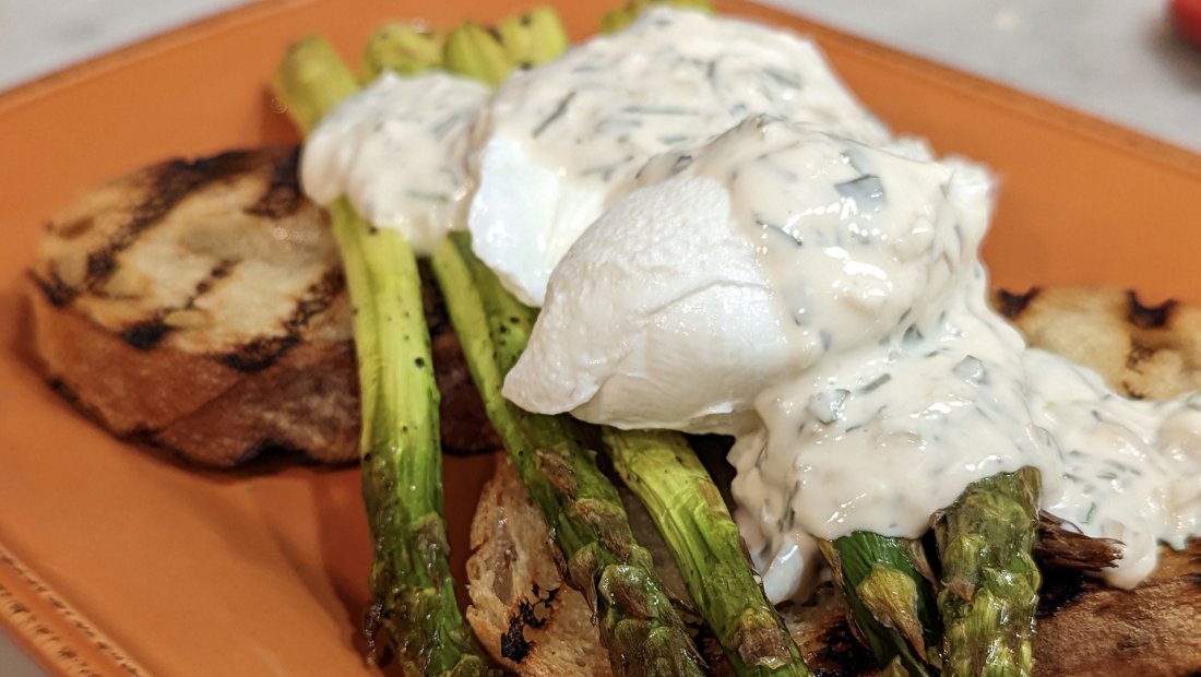 Eggs Benedict with Asparagus and Foolproof Bearnaise Sauce