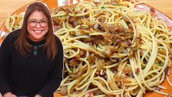 Spaghetti with Pancetta and Onions | Rachael Ray