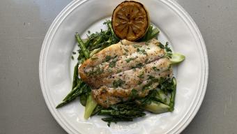 One-Skillet Fish with Asparagus and Green Onions