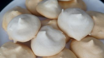 Vegan Meringue Cookies Made With Chickpea Water (aka Aquafaba) Instead of Egg Whites