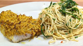 Crispy Fennel-Topped Fish with Garlic and Oil Spaghetti 