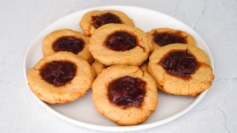 Leftover Cranberry Sauce Thumbprint Cookies 