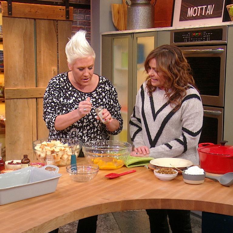 Anne Burrell and Rachael Ray make bread pudding