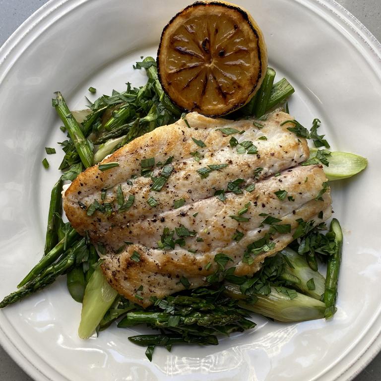 One-Skillet Fish with Asparagus and Green Onions