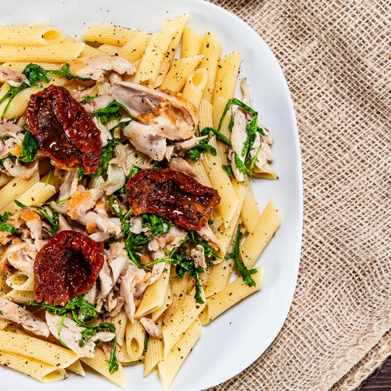 Easy Chicken Pasta with Pesto Cream Sauce and Sundried Tomatoes