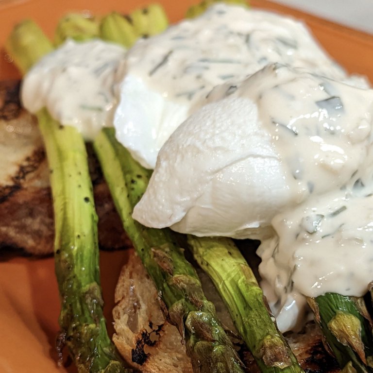 Eggs Benedict with Asparagus and Foolproof Bearnaise Sauce