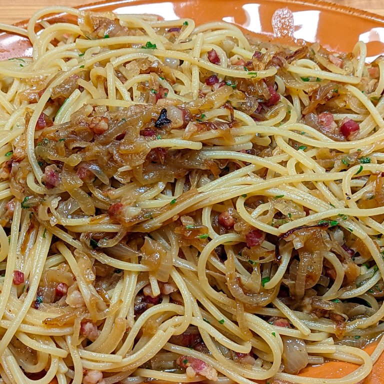 Spaghetti with Pancetta and Onions