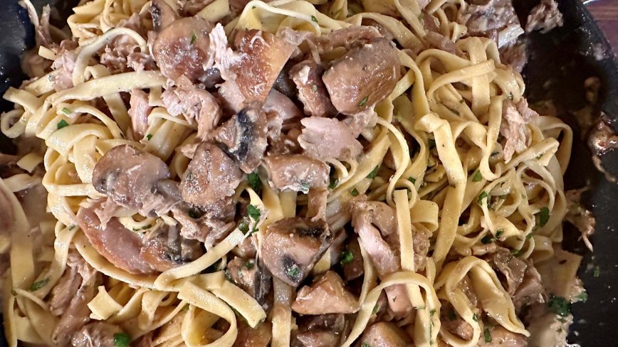 Galician Pasta with Chicken and Mushrooms | Rachael Ray 