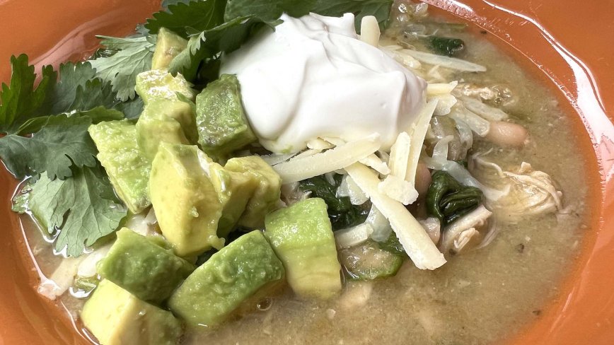 Slow Cooker White Bean and Chicken Chili