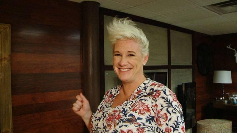 How To Recreate Anne Burrell S Spiky Blonde Do In 4 Simple Steps